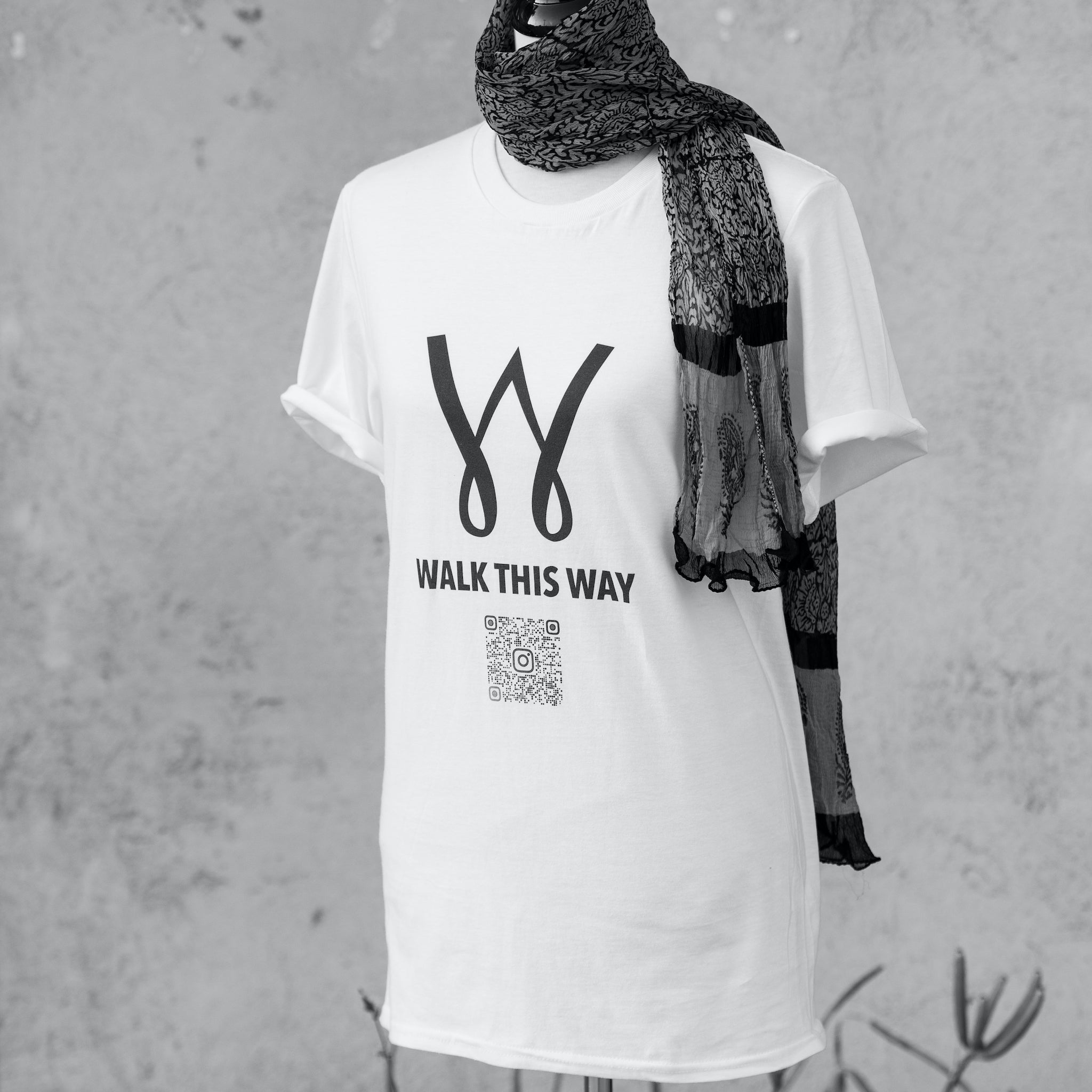 W T-Shirt with QR code